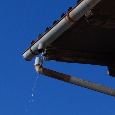 how-to-fix-a-leaking-gutter-1